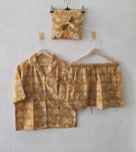 ชุดนอนผ้าฝ้ายลายดอกมัสตาร์ดสำหรับผู้หญิง ชุดฤดูร้อน/ฤดูใบไม้ร่วง เสื้อเชิ้ตพิมพ์ลายติดกระดุม กางเกงขาสั้นเอวยางยืด ชุดนอนแบบเซ็ต - Product Image 2