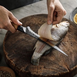 Cuchillo de filetear de Damasco forjado a mano con mango de madera |   Cuchillo Profesional Flexible para Filetear Pescado, para Carne y Pesca - Product Image 5