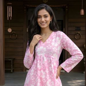 Kurti court d'été moderne en coton imprimé, détail plissé devant, couleur orange, séchage rapide, protection solaire, par Royal Export - Product Image 2