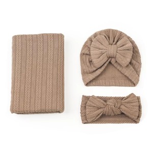 Juego de mantas de algodón tejidas para bebé con gorro y diadema - Product Image 2