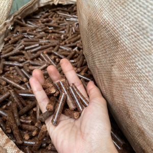 Granulés de bois Merades Premium, exportation indonésienne pour la Lettonie, combustible biomasse écologique, haute efficacité thermique, énergie pour le chauffage et le barbecue - Product Image 1