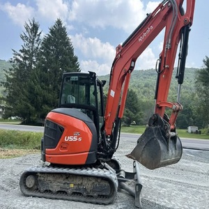 Miniexcavadora Kubota U55 5 de cinco toneladas, máquina compacta sobre orugas para construcción profesional, movimiento de tierras y preparación de terrenos agrícolas. - Product Image 6