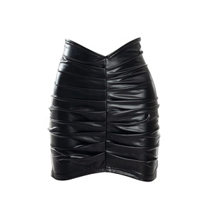 Mini-jupe taille haute en similicuir PU pour femme, design froncé à bandage, couleur unie brillante, style club sexy - Product Image 1