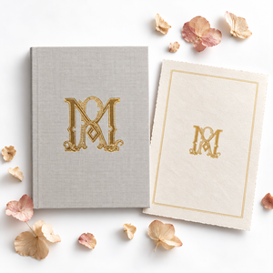 Folio d'invitation de mariage personnalisé de luxe en lin avec pochette, monogramme doré, fait main, vente en gros - Product Image 1