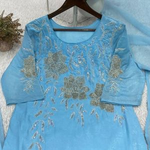 Conjunto de Kurti y Palazzo con Cuentas de Tela Crujiente Bordadas, con Dupatta a Juego, Listo para Usar en Bodas - Product Image 6
