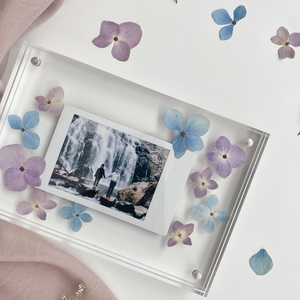 Cadre photo en résine florale de luxe avec détails artistiques faits à la main pour des occasions de cadeaux spéciales - Product Image 4