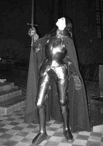 Costume de guerrier gothique moderne en acier inoxydable plaqué argent 3D, poli, embossé, style armure, objet de collection artistique - Product Image 3