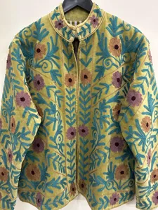 Blouson en velours style vintage Suzani, brodé à la main de motifs floraux, style bohème, vêtement d'extérieur artisanal, fermeture à un seul bouton - Product Image 3