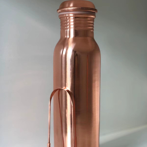 Botella de Agua de Cobre, Recipiente Sostenible para Bebidas, para un Estilo de Vida Consciente y Almacenamiento de Agua Reutilizable - Product Image 1