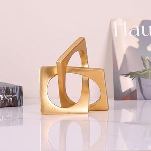 Escultura Moderna de Nudo Geométrico Dorado para Decoración de Mesa de Oficina u Hogar - Product Image 5
