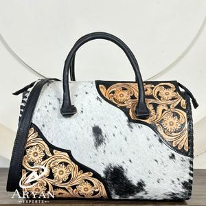 กระเป๋าหนังวัวแท้ลายดอกไม้สไตล์ตะวันตก งานแฮนด์เมด สำหรับงาน March Expo  รับผลิตแบบ OEM ODM ขายส่ง กระเป๋าสะพายไหล่ - Product Image 1