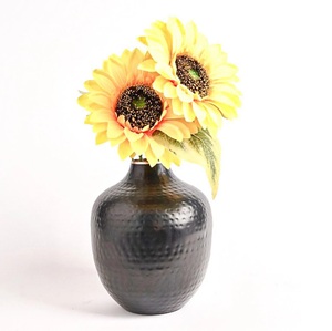 Nouvel Arrivage : Pot de Fleurs Décoratif d'Intérieur Style Élégant, Vase en Métal de Grande Qualité Fait Main pour Table de Salon - Product Image 1