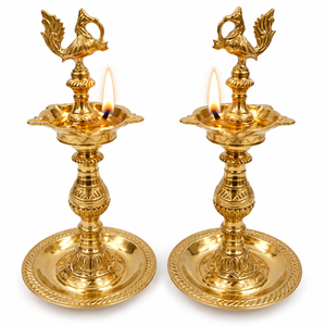 Ensemble de Diyas en Laiton Élégant avec Plaque Arrière Ornée, Support de Lampe à Huile Multi-Mèches pour Puja Spirituel, Décoration de Temple et Festive - Product Image 1