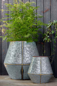 Macetas de Metal Rústicas Hechas a Mano, Atractivas y de Alta Calidad, Contenedor Redondo para Plantas de Exterior, Estilo Decorativo - Product Image 3