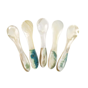Outil élégant pour caviar en nacre - Ustensile en coquillage poli pour la présentation culinaire professionnelle - Product Image 1