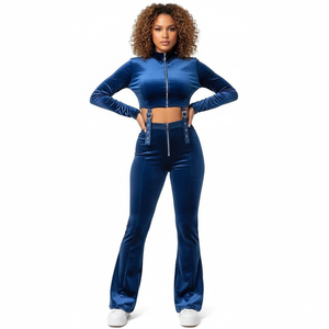 ชุดกำมะหยี่ 2 ชิ้น พร้อมโลโก้สั่งทำ เสื้อครอปท็อปกำมะหยี่แบบมีฮู้ด กางเกงขายาว ชุดวอร์มกำมะหยี่สำหรับผู้หญิง - Product Image 4