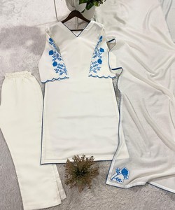 ชุดเสื้อผ้าปักลายสไตล์โรมันสุดหรู พร้อมผ้าคลุมไหล่ สำหรับงานเทศกาลและงานเลี้ยง ราคาขายส่ง สีขาวน้ำเงิน - Product Image 4