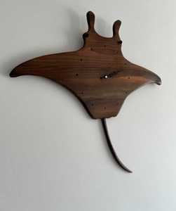 Reloj de Madera con Diseño de Manta Raya, Decoración Moderna para Cuarto Infantil con Temática Costera, Reloj Minimalista de Madera con Diseño Oceánico - Product Image 1