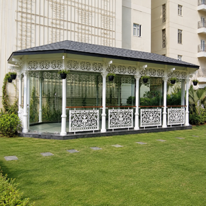 Pergola de jardin en verre blanc avec colonnes ornées, panneaux en treillis et balustrades décoratives - Product Image 2