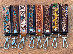Porte-clés en cuir élégant sculpté à la main Porte-clés en cuir imprimé floral en relief Accessoires en cuir outillé Porte-clés mignons - Product Image 6