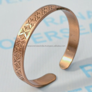 Bracelet en cuivre moderne fait main, ajustable, manchette ouverte, écologique, motif gravé décoratif, accessoire de mode - Product Image 2