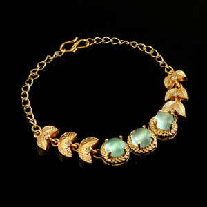 Pulsera de latón chapado en oro con múltiples gemas de cristal, cadena ajustable, elegante y moderna, diseño llamativo para bodas unisex - Product Image 3