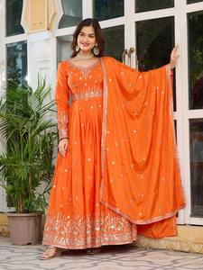 Nouvelle Tendance : Ensemble de Soirée Designer en Soie Américaine Lourde avec Broderie de Paillettes, Pantalon et Dupatta – Longueur Cheville, Infroissable - Product Image 1