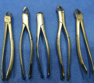 Pinzas de Extracción Dental Pediátrica, Juego de 5 Piezas, Acero Inoxidable Alemán, Alta Eficiencia, Certificación Tegra - Product Image 1