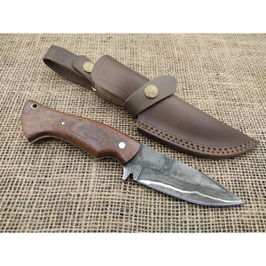 Cuchillo de Caza de Acero 1095, Hecho a Mano, con Cómodo Empuñadura de Madera y Funda Resistente para Transporte - Product Image 2