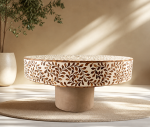 Table basse ronde en rotin tressé avec incrustation de nacre, table centrale contemporaine pour salon, design personnalisé - Product Image 1