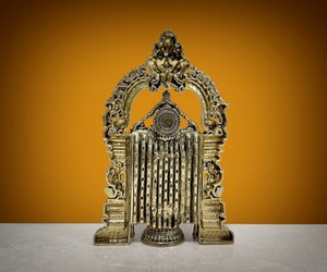 Nirmala Handicrafts Brass Tirupati Balaji <b>Statue</b> with Prabhavali Arch Wax Casting Handmade for Tabletop - Product Image 4