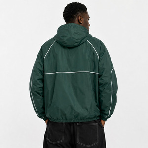 Chaquetas cortavientos con capucha personalizadas verdes, ligeras, impermeables, para exteriores, OEM, ODM, con ribetes reflectantes, estilo streetwear para hombre. - Product Image 2