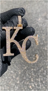 จี้เพชรโมอิสซาไนต์แท้ทรง CONCEPTION แบบกำหนดตัวอักษรได้ ชุบทองคำขาว 14K เงินแท้ สำหรับผู้หญิง สไตล์ฮิปฮอป GRA - Product Image 3