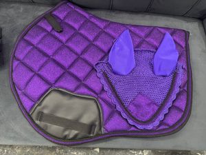Ensemble de tapis de selle personnalisables haut de gamme pour dressage et saut d'obstacles, avec doublure en tissu confortable et finition brillante - Product Image 1