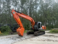 Excavatrice Intermédiaire HITACHI ZX210 à Faible Kilométrage, Machine de Terrassement Originale du Japon, Économie d'Énergie Équilibrée avec Accessoires et Godet