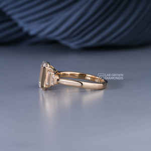 Bague solitaire de luxe en or jaune 14 carats avec diamant de laboratoire taille baguette et taille émeraude pour femme, qualité VS EF, cadeau de bijoux 3,59g - Product Image 2