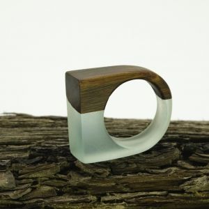 Bague en résine et bois élégante pour tous les jours - Product Image 3