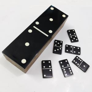 Boîte à dominos noire brillante moderne avec base en bois, élégante boîte de rangement pour jeu de dominos pour le bureau, le salon ou comme idée cadeau - Product Image 1