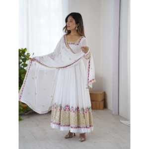 Robe Anarkali de créateur avec broderies en sequins, manches longues, bas en tissu de chiffon et dupatta - Product Image 1