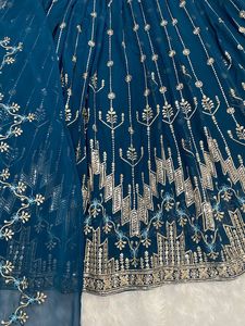 Lujoso vestido Shalwar Kameez de cuerpo entero estilo indio con lentejuelas trabajo mantequilla crepé interior Dupatta de cuatro lados - Product Image 6