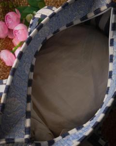 Sac fourre-tout matelassé en coton imprimé à la main avec motifs floraux, sac fait main - Product Image 5