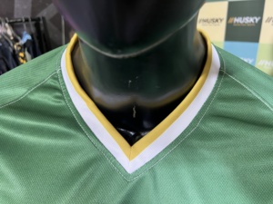 Maillot de football pour homme Husky, col en V, manches courtes, polyester sublimé, évacuation de l'humidité, uniforme d'équipe personnalisé, coupe athlétique, 140g, toutes tailles - Product Image 5