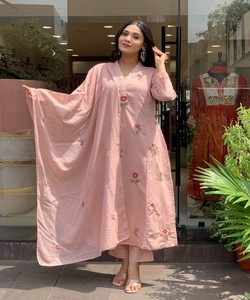 ชุดงานปักลายชานเดรี RICH LOOK PV พร้อมเสื้อและกางเกงขายาว พร้อมผ้าคลุมไหล่ สำหรับงานเทศกาล ราคาขายส่ง เสื้อผ้าชาติพันธุ์ สีชมพูอ่อน - Product Image 3
