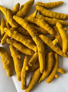 Cachos de cúrcuma secos enteros para procesamiento de alimentos, mercados de hierbas y especias, suministrados a granel a importadores y mayoristas en todo el mundo. - Product Image 3