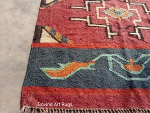 Tapis rectangulaire en laine fait main, géométrique, kilim, écologique, à poils moyens, pour salon, nettoyage localisé, par Krafterscustom - Product Image 3