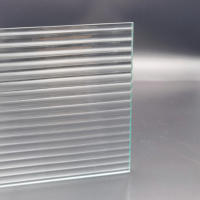 Verre Trempé Cannelé 5-12mm Diffuseur de Lumière à Rainures Verticales – Fournisseur pour Façades de Bâtiments Commerciaux
