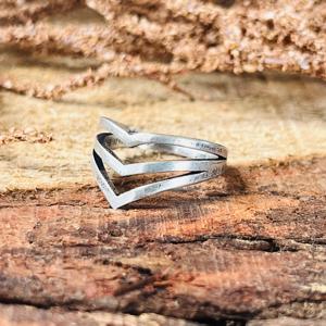 Anillo Boho de Latón con Triple Chevron en Forma de V, Plateado, Joyería Unisex al por Mayor - Product Image 2