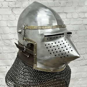 Casco de combate de acero con diseño de rejilla protectora frontal, disponible a precios de mayorista - Product Image 4