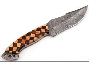 Herramienta utilitaria resistente para exteriores de acero damasco grabado con ácido de alto contraste con mango de madera con mosaico - Product Image 6