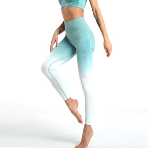 Ensemble de sport et yoga de luxe pour femme, trois pièces : Leggings sans couture taille haute, soutien-gorge de sport confortable, veste d'entraînement – Tenue de sport premium - Product Image 5